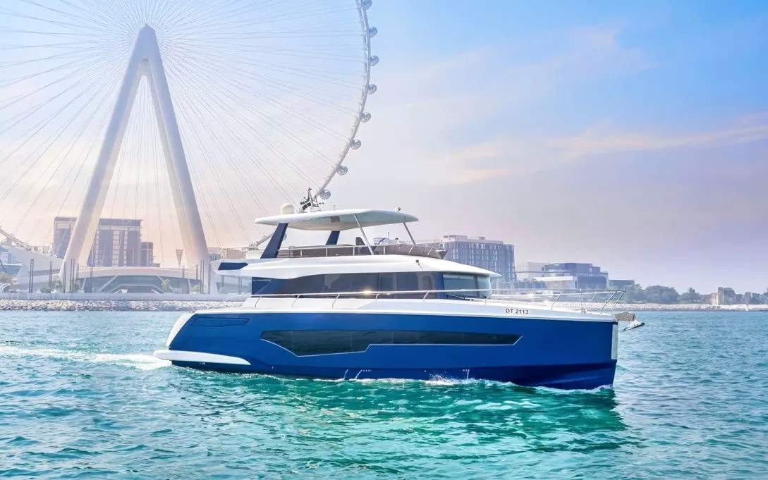 Yacht Sky Walker Taka Blue