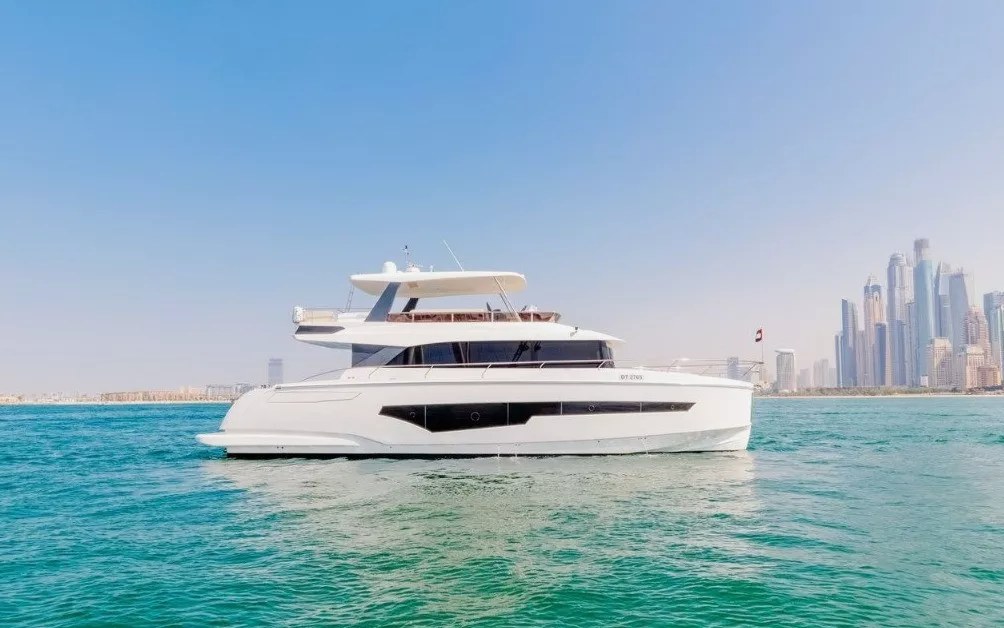 Yacht Sky Walker Aura
